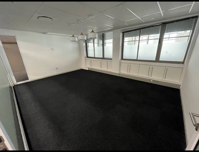 687M² BUSINESS TO LET IN WOODSTOCK
